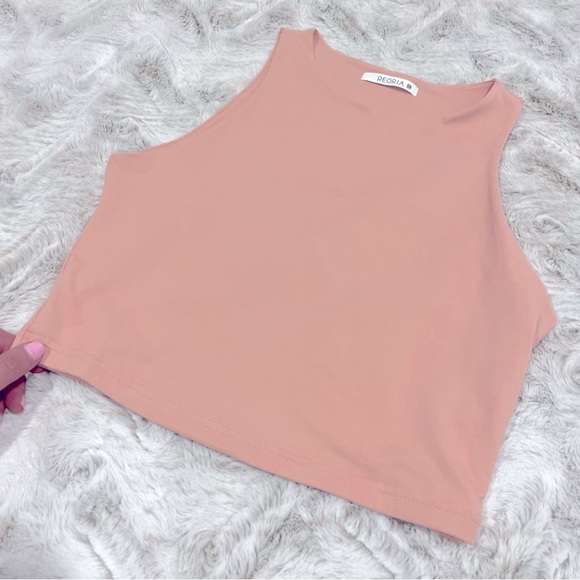 Light Pink Crop Tank Top 💗 Tik Tok Fave from Amazon 💗 Size Medium - Picture 1 of 2